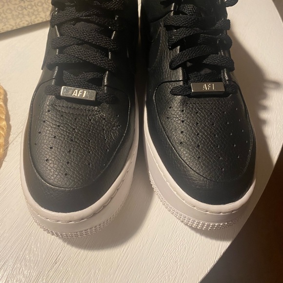 Nike Air Force 1s - Picture 6 of 8